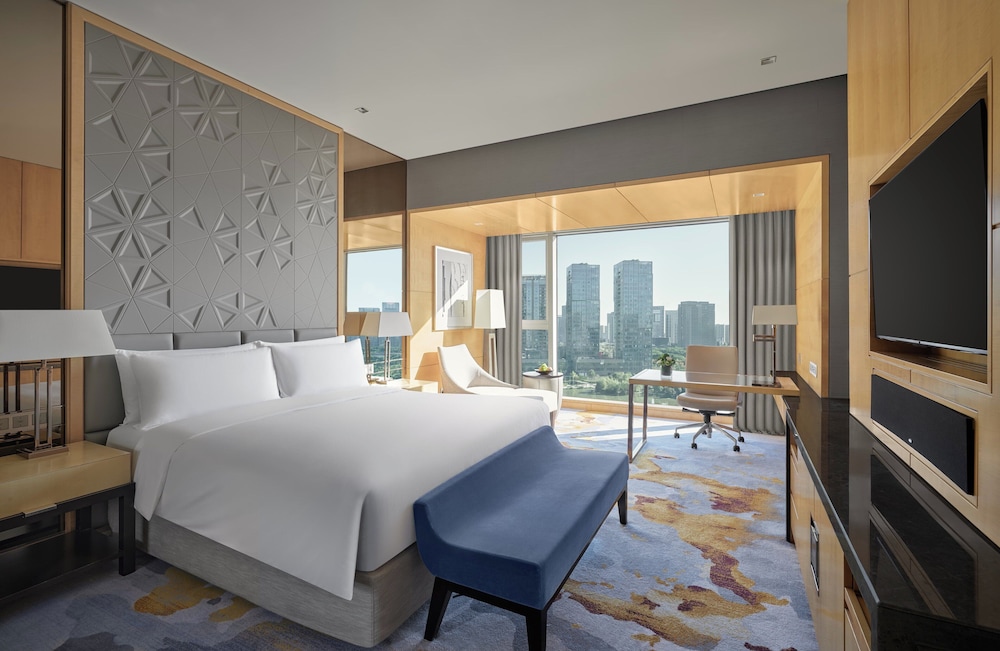 1 King Bed Standard River View photo 3