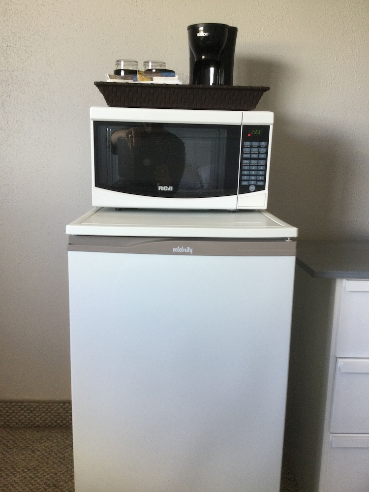 Standard Room, 2 Queen Beds, Refrigerator & Microwave photo 3