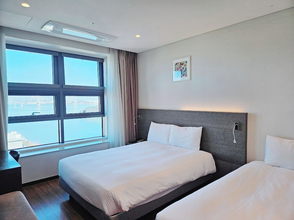 Standard Family Twin, Harbor View - Photo 1