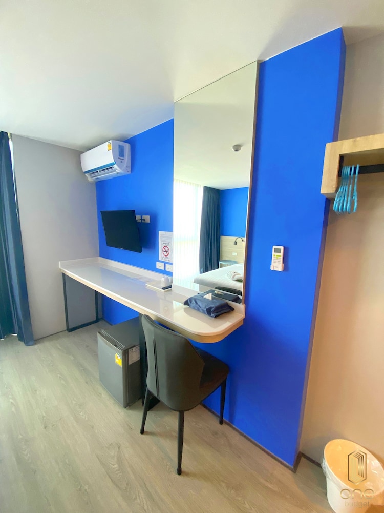 Standard Single Room, 1 King Bed, Non Smoking - Photo 4