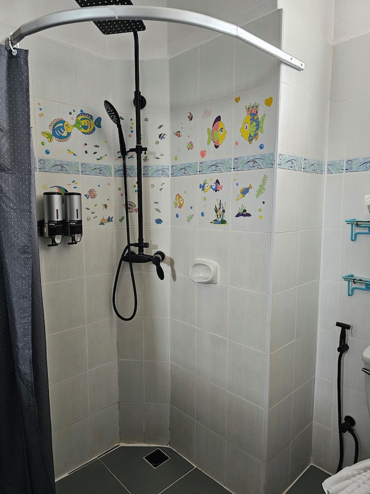 Family Apartment, 3 Bedrooms, Terrace, Pool View - Photo 2