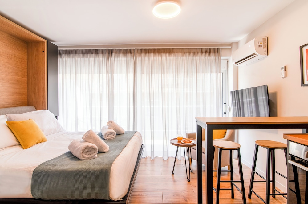 Signature Studio, Balcony