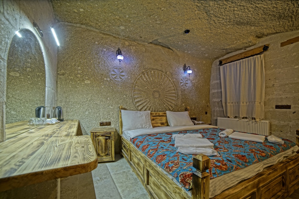 Superior Cave Room photo 1