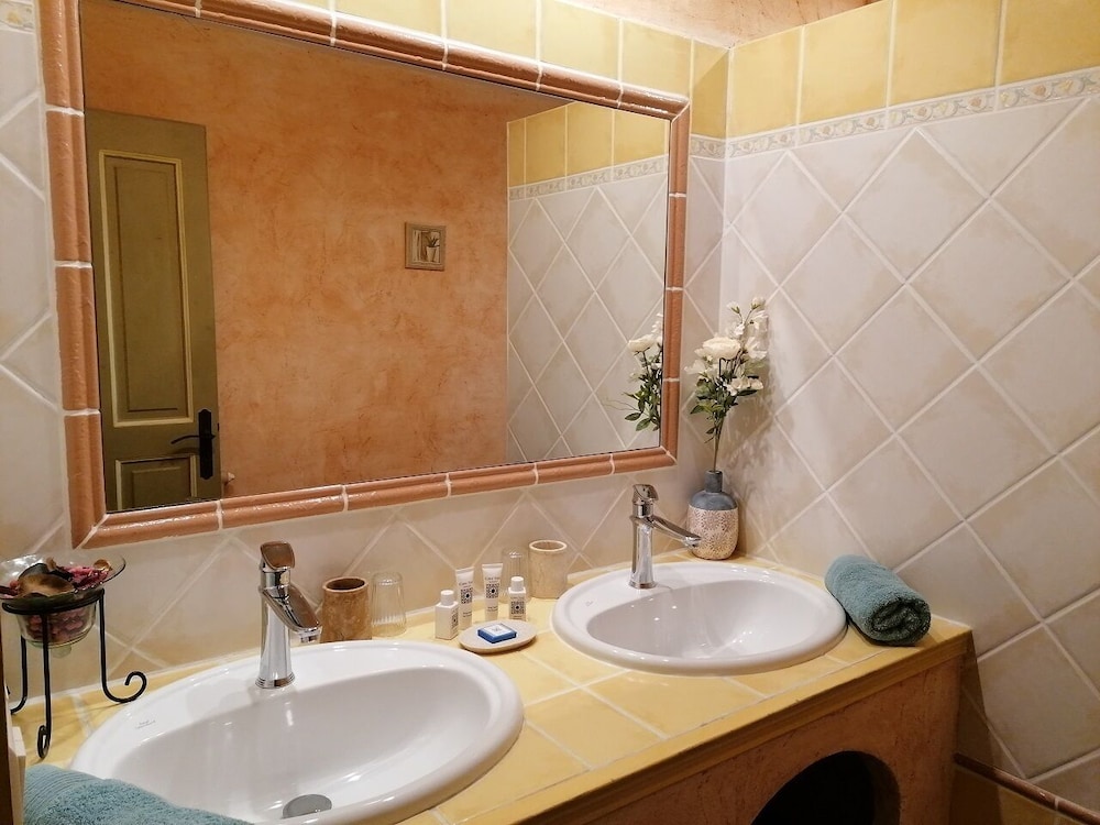 Comfort Double Room, Private Bathroom photo 2