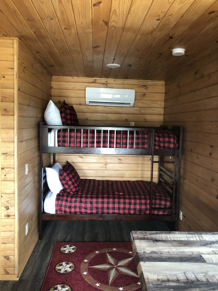 Small Cabin photo 2