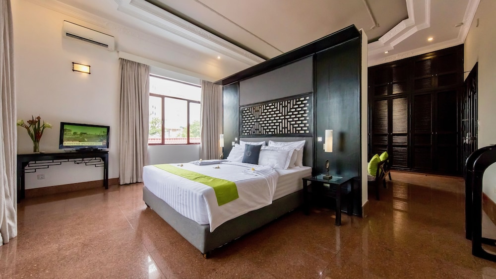 WM Suite - King Bed photo 1