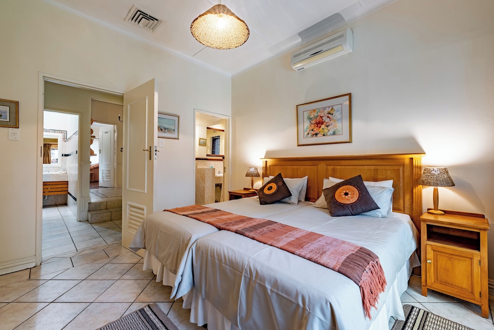 Robin Room photo 1