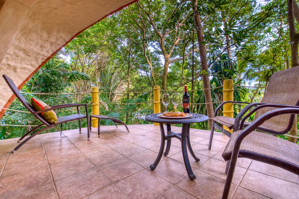 Bungalow, 1 King Bed, Garden View, Garden Area (Garden Bungalow) photo 2