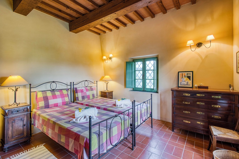 Family Apartment, Multiple Bedrooms, Mountainside (Villa Salivolpe Amazing Chianti View) photo 2