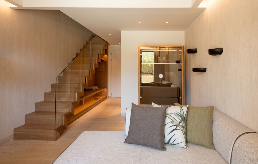 Family Two-Bedroom Suite Swim up sharing pool