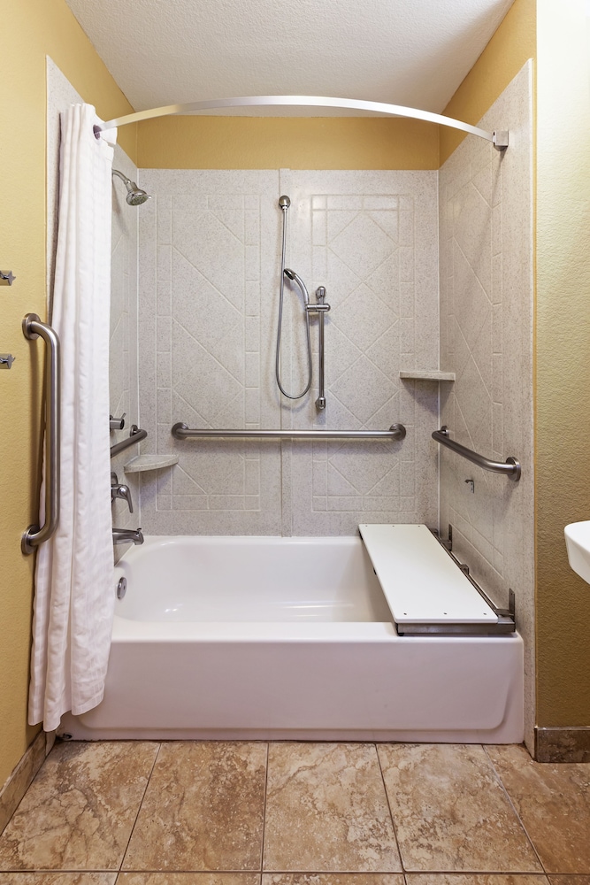 Suite, 2 Double Beds (Comm, Mobil, Trans Shwr, Tub) - Photo 5