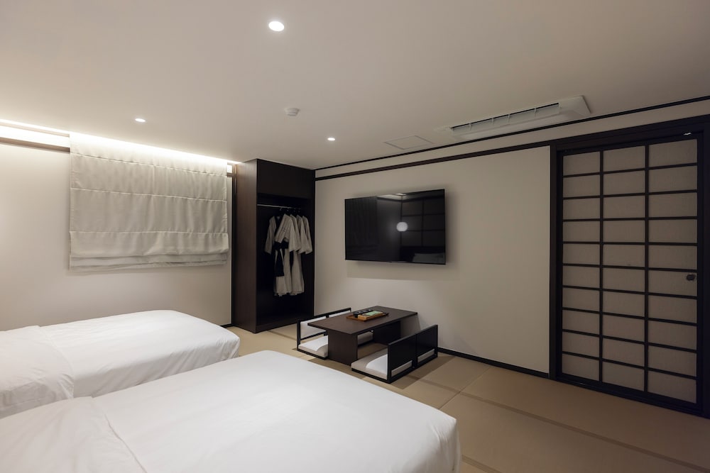 Deluxe Double or Twin Room photo 3