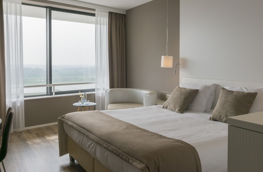 Luxury Room (with Shower)
