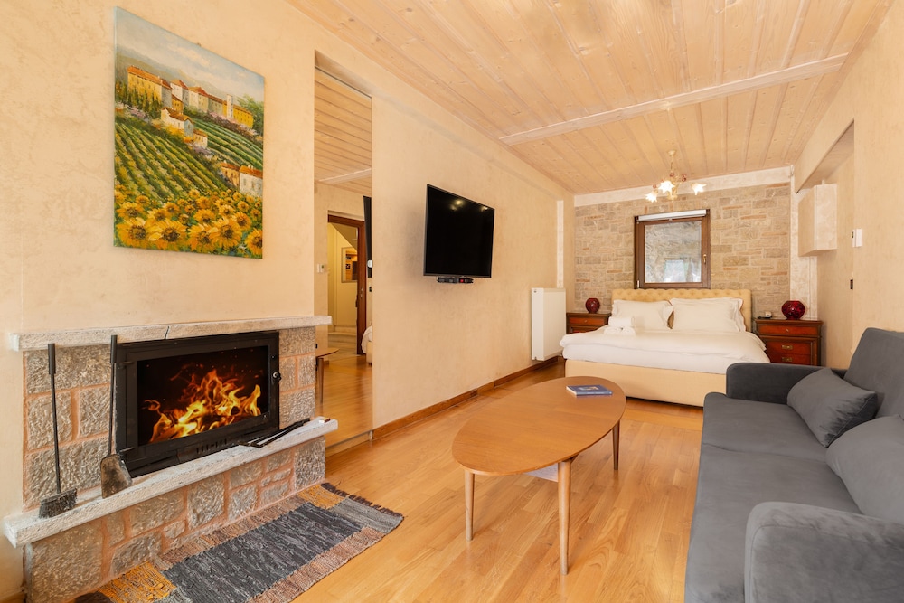 Junior Chalet (Athina) photo 1