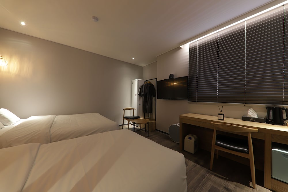 Twin Room - Photo 6