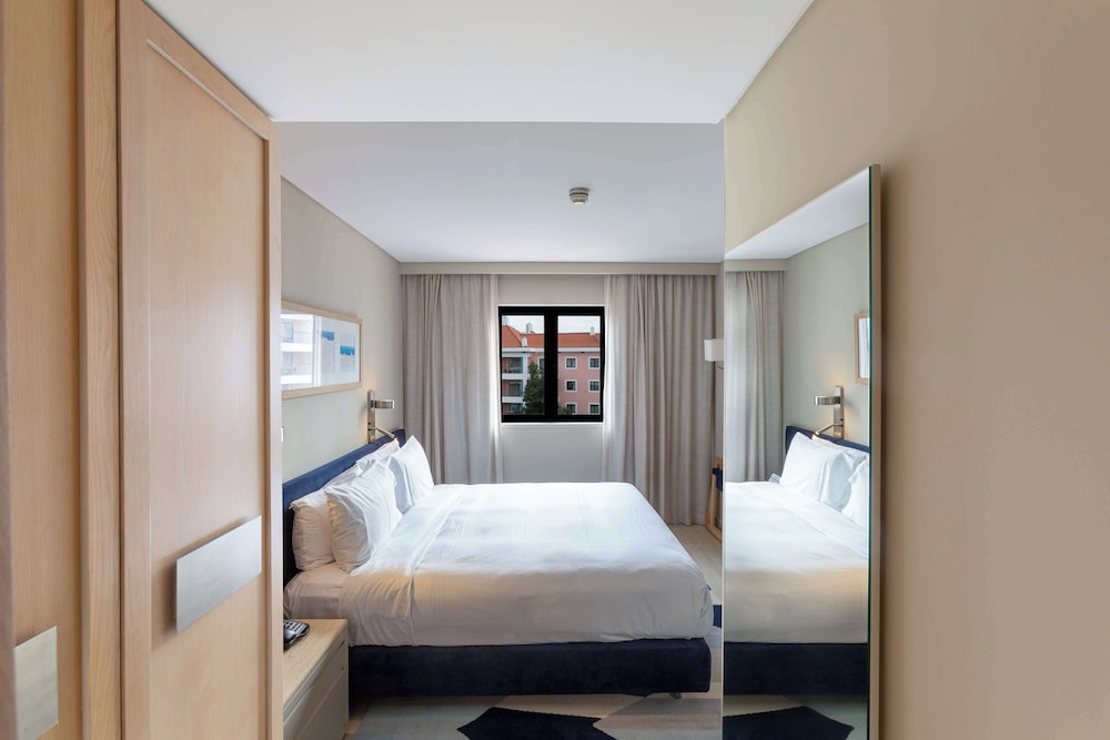 One Bedroom Apartment, Pool View - Photo 5