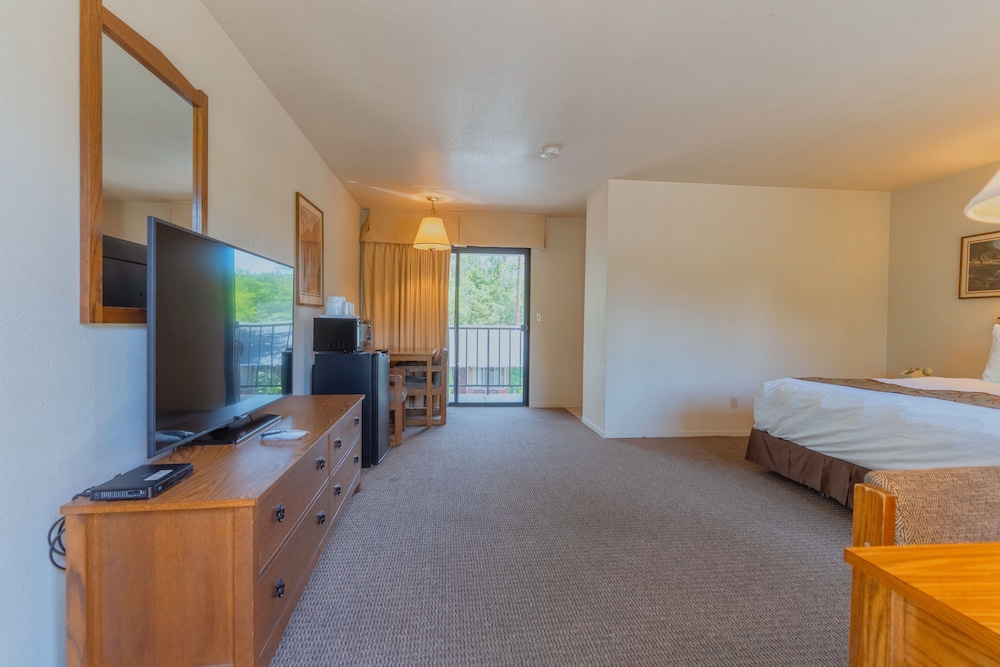 Standard Room, 1 King Bed photo 2