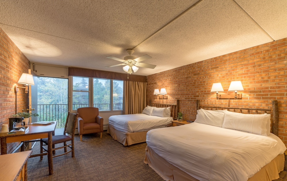 Standard Room, 2 Queen Beds - Photo 1