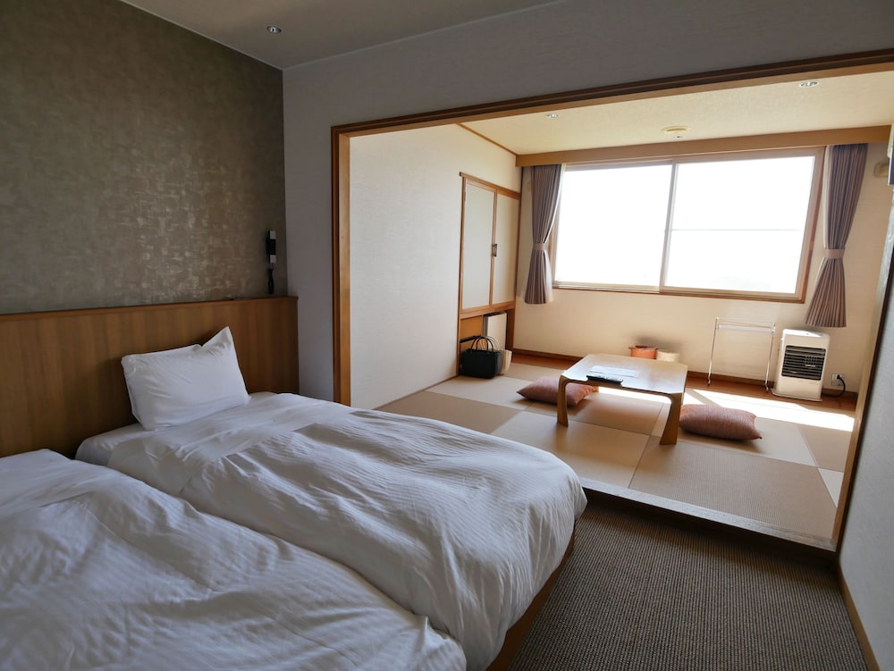 Twin Room with Tatami Area, Private Bathroom, Ocean View photo 2