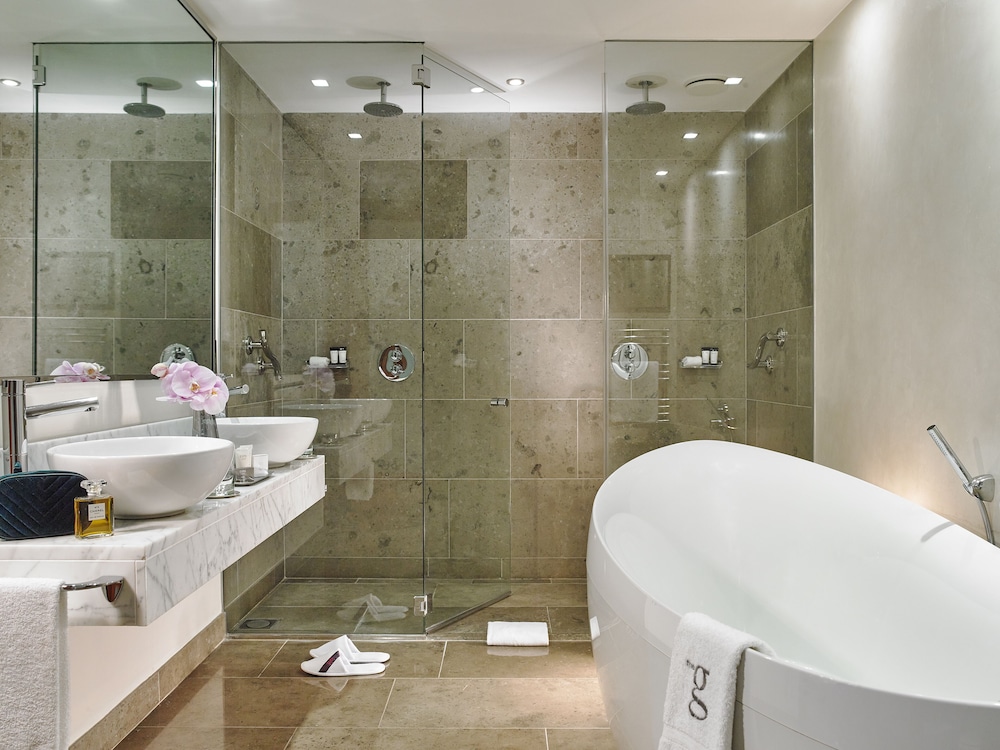 Lake View Suite photo 2