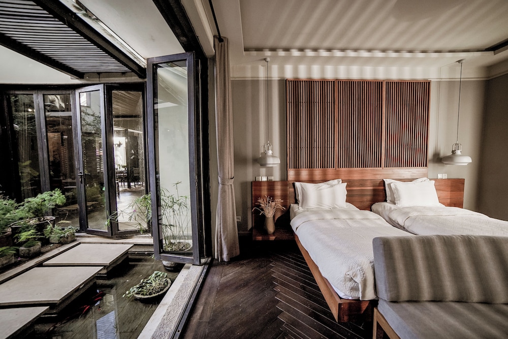 Studio Suite, Courtyard View