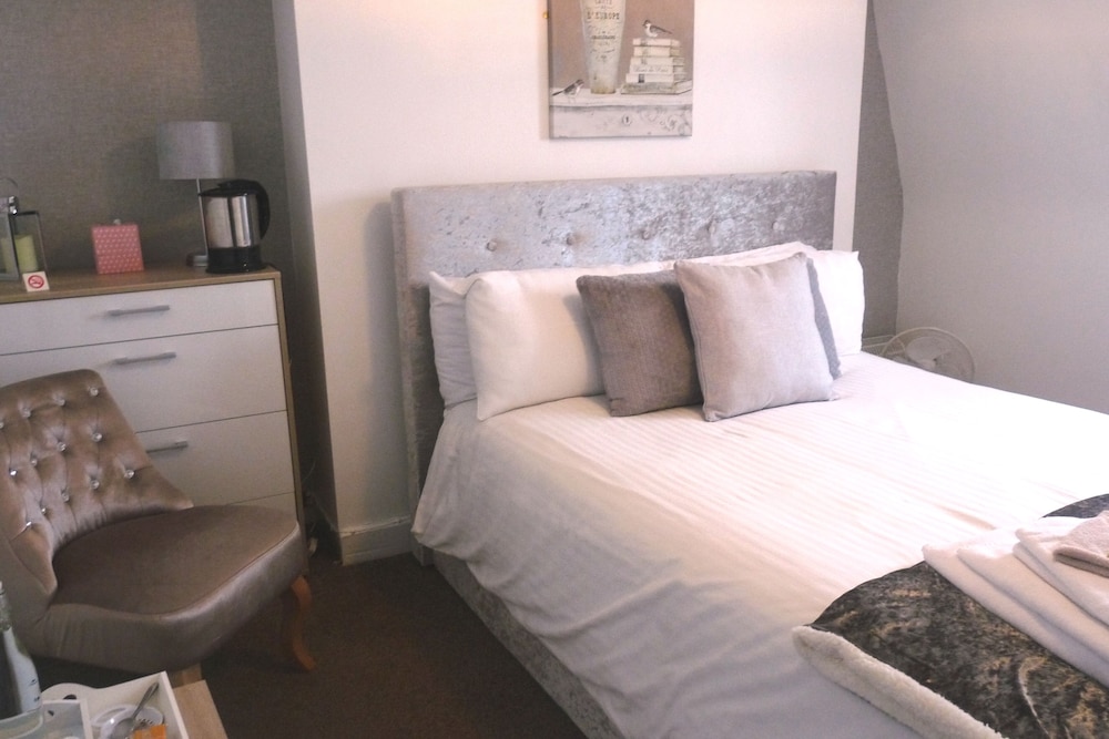 Double Room, Ensuite, Sea View (Room5)