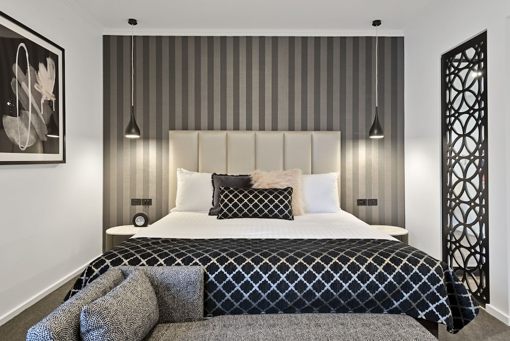 Premier King Spa Suite photo 3