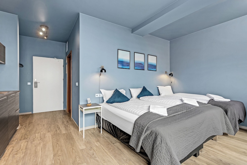 Studio, Multiple Beds - Three Adults - Photo 15