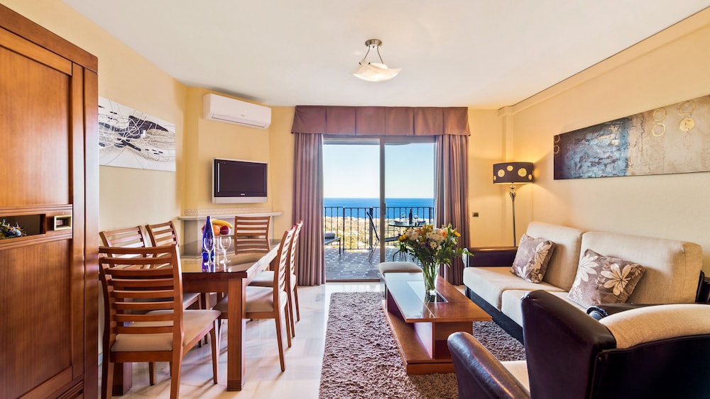 Apartamento Clásico, 1 Dormitorio, Terraza, Vista Parcial al Mar
