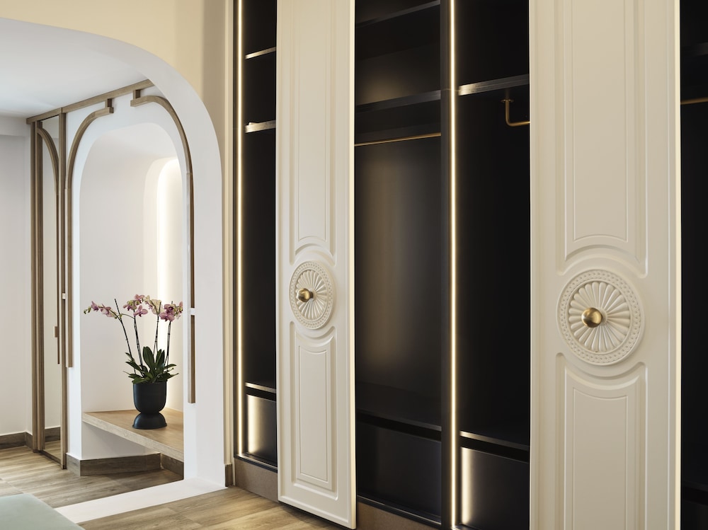 King Suite with Sea View and Heated Plunge Pool - Photo 23