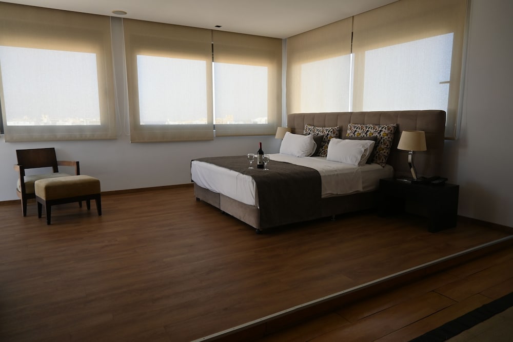 Penthouse Suite - Photo 4