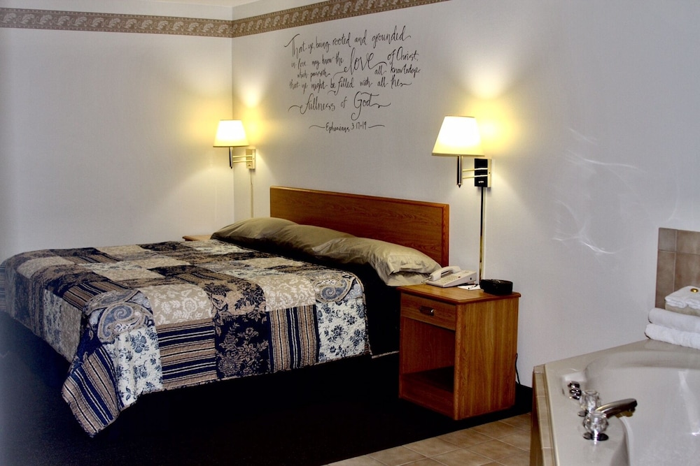Single Room, 1 King Bed, Jetted Tub
