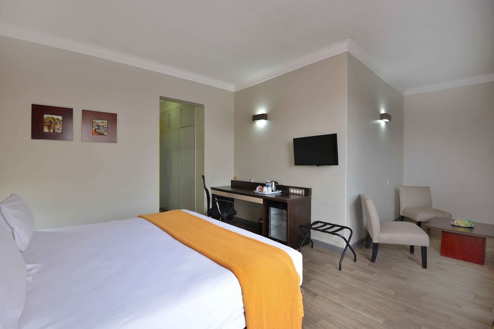 Suite, 1 Twin Bed, Garden View photo 2
