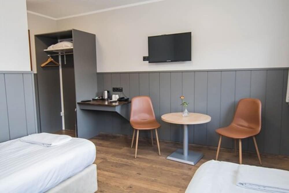 Twin Room - Photo 14