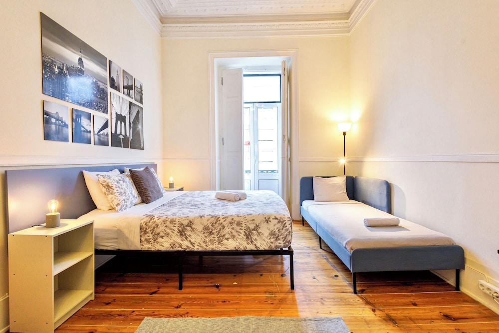Deluxe Triple Room, Shared Bathroom, City View photo 1