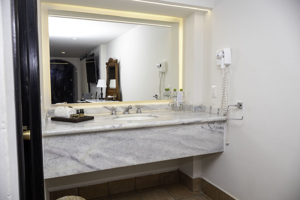 Family Suite, 2 Double Beds - Photo 11