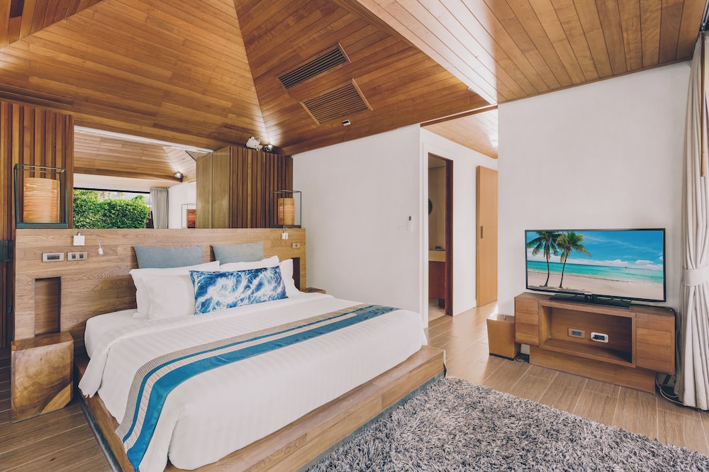 1 Bedroom Beach Front Pool Villa