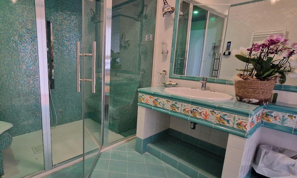 Suite, Sea View - Photo 4