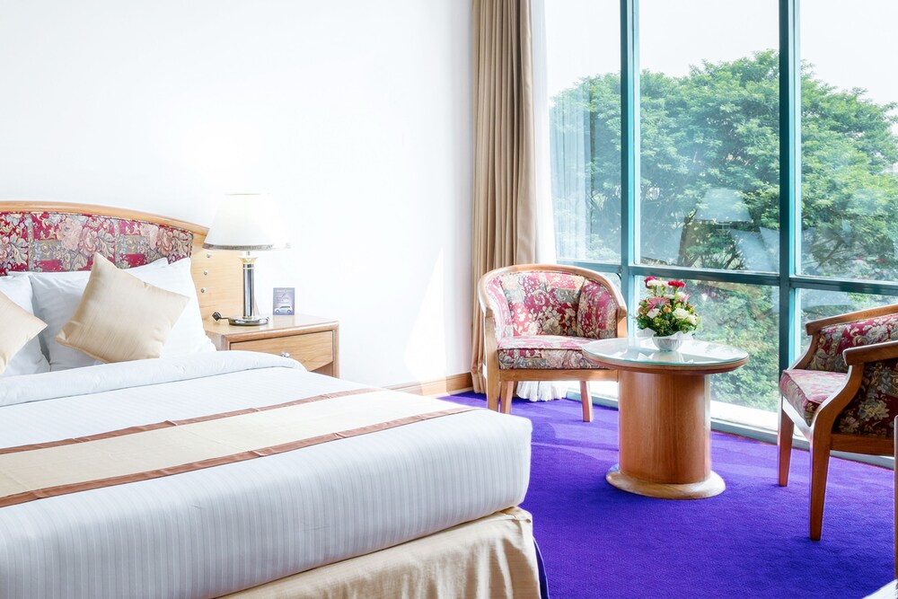 Lake View Suite photo 2
