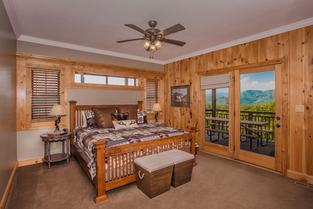 Splashing at the Bluff: Indoor Pool, Spectacular Views! Home Theater, Game Room- Smoky Mountains photo 3