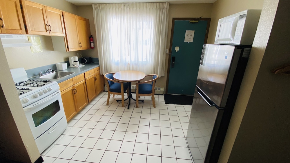 Room, 1 Queen Bed, Kitchen photo 2