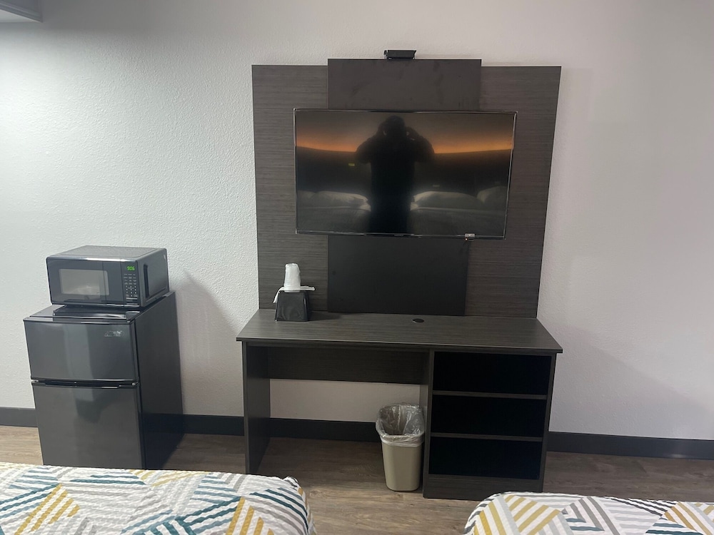 Deluxe Room, 2 Double Beds, Non Smoking, Refrigerator & Microwave - Photo 3