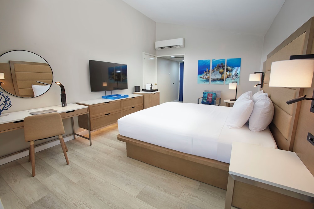 Standard Room, Pool View - Photo 1