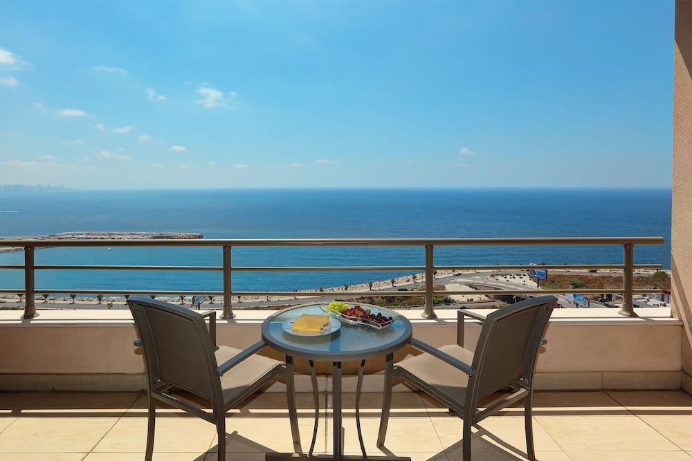 Royal Room, 1 King Bed, Sea View (Club) - Photo 9