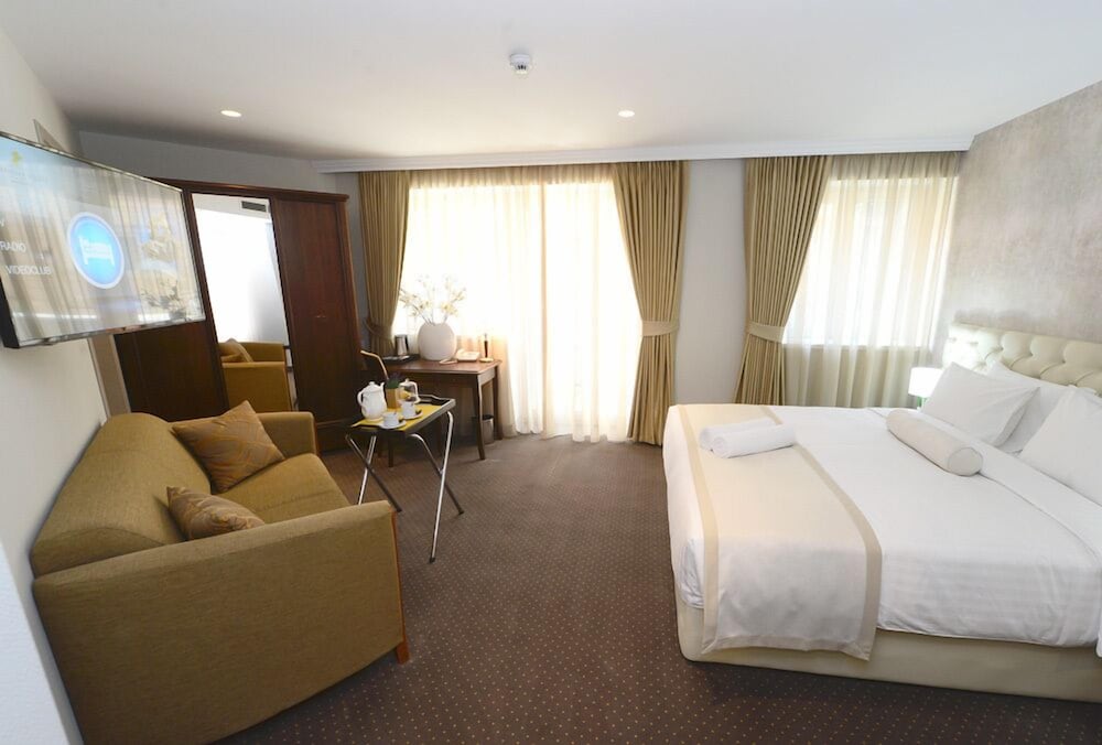 Senior Suite, Terrace, City View photo 3