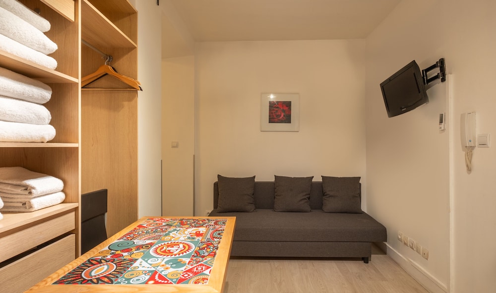 Family Studio, Multiple Beds, Non Smoking photo 3