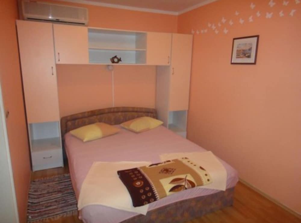 Studio (Studio Apartment with Balcony and Sea)