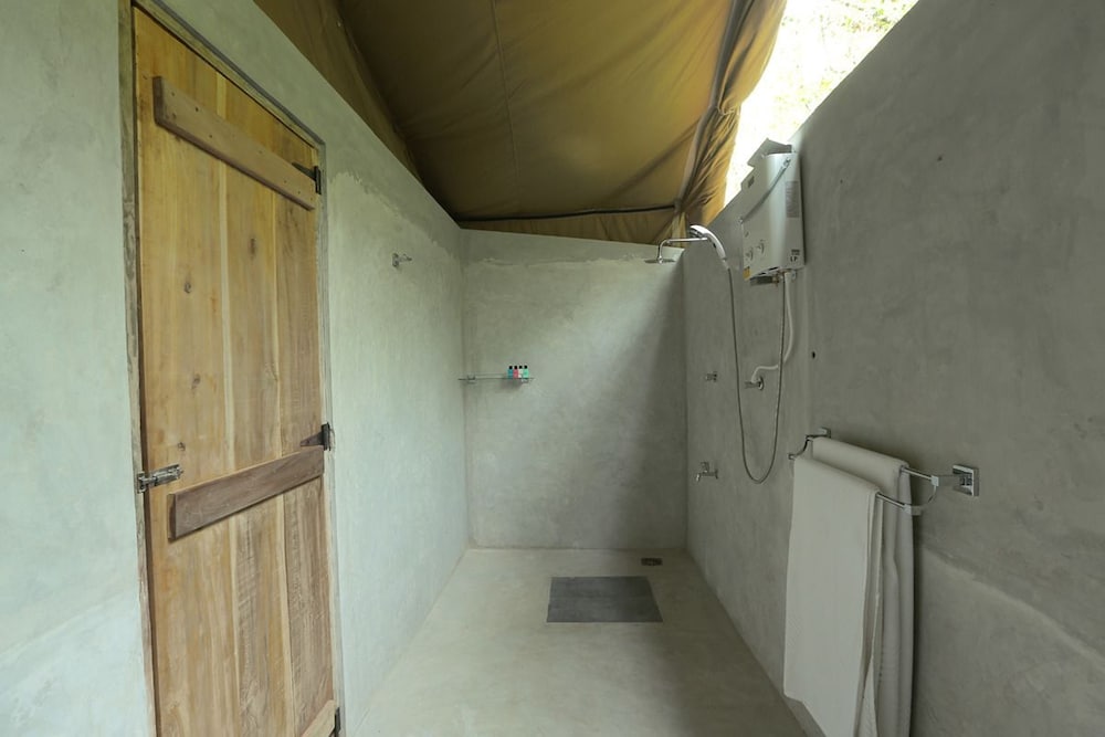 Tent, 2 Twin Beds, Ensuite, Garden View photo 3