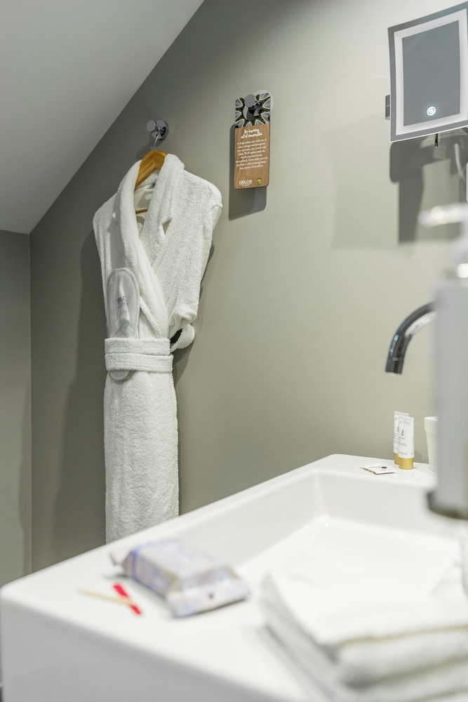 Premium Suite, 1 Bedroom, Garden View (King Bed) - Photo 2