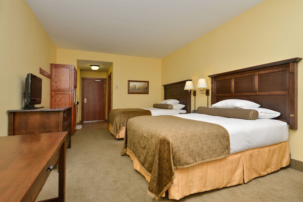 Deluxe Room, 2 Queen Beds (Double Queen Deluxe) - Photo 1
